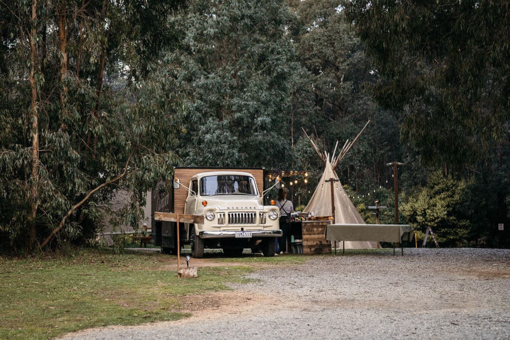 Farrah vintage Bedford pizza truck at Melbourne Wedding